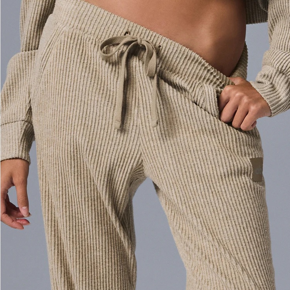 Alo Muse Sweatpants in Heather Gravel, X Small